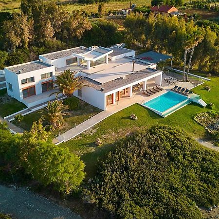Villa Seven Lakhania Luaran gambar